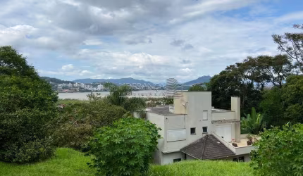 Terreno em condomínio fechado à venda na Rua Acelon Pacheco da Costa, --, Itacorubi, Florianópolis por R$ 1.600.000