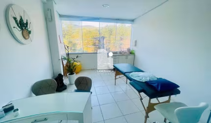 Sala comercial à venda na Rua Vera Linhares de Andrade, --, Córrego Grande, Florianópolis por R$ 340.000