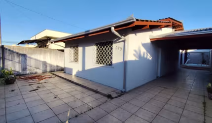 VENDO!!! Casa  c/ 4 dormitórios + piscina