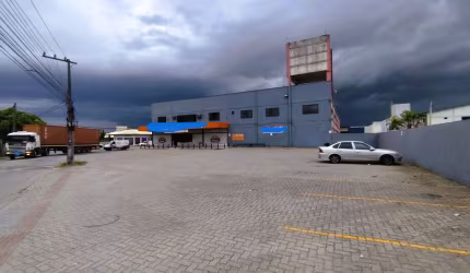 GALPÃO COMERCIAL PARA LOCAÇÃO EM ITAJAÍ/SC