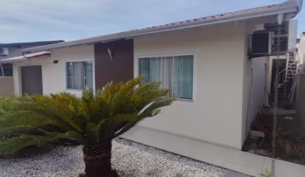 VENDO!!! Ampla casa com 3 dormitórios e espaço gourmet  Localizada no bairro Cordeiros em Itajaí