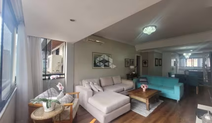 APARTAMENTO 3 QUARTOS, SENDO 2 SUÍTES, CENTRO DE FLORIANÓPOLIS, ANDAR ALTO!
