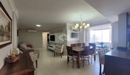 Apartamento à venda no Centro de Florianópolis com 3 quartos (1 suíte)