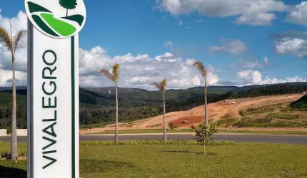 Terreno à venda na Rua Adelina Monari, 440, Vila Santo Antônio, Votorantim por R$ 165.000