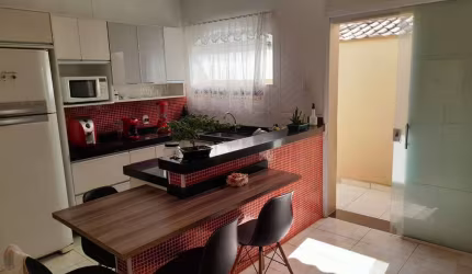 Casa com 2 quartos à venda na Rua Martins Fontes, 179, Jardim Sorocabano, Sorocaba por R$ 450.000