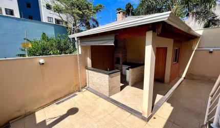 Casa com 4 quartos à venda na Rua Francisca Clara da Silva, 111, Jardim Faculdade, Sorocaba por R$ 958.000