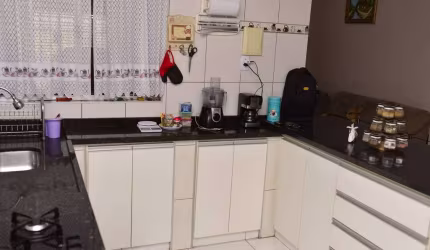 Casa em condomínio fechado com 3 quartos à venda na Ramon Lopes Torrecilia, 440, Jardim Residencial Villa Amato, Sorocaba por R$ 320.000