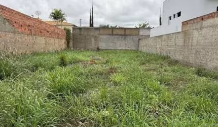 Terreno situado no Loteamento Caminho do Parque