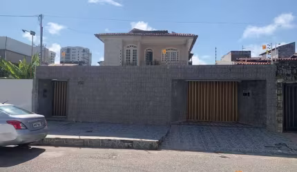 Casa Grande e Confortável à venda na Atalaia. Frente Leste. 420m². 6/4 02 Suítes.