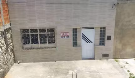 Casa à venda no Bairro Sto Antonio Aracaju. 4/4 quintal.