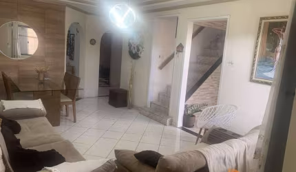 Casa à venda no Augusto Franco, Farolândia. 5/4. 232m². 02 pavimentos. Rua larga.