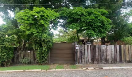 Casa à venda no Condomínio Morada do Rio. 3/4 01 suíte e bastante área verde.