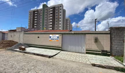 Casa na Aruana com bastante area externa 220m²  2/4 Sombra