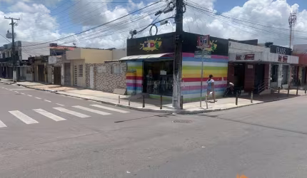 Casa de esquina e 03 pontos comerciais juntos, à venda, no Bugio.