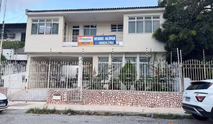 Casa ampla para fins residenciais ou comerciais em excelente localização – Rua Campos, São José