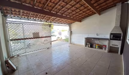 Jardim Santa Julia, casa com 3 dorms / Aceita permuta