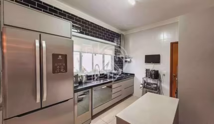 Vila Branca / Sobrado com 4 dorms, repleto de móveis planejados