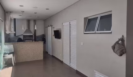 Condominio em Jacareí / Casa com 3 dorms com piscina