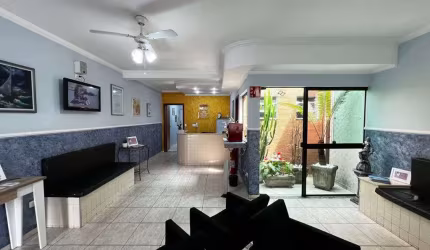 Casa Comercial no Centro de Salto - Amplo Espaço