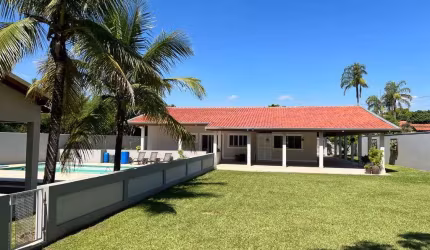 Chácara no Condomínio Zuleika Jabour com 3 Quartos e Piscina