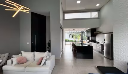 PORTEIRA FECHADA! Casa no Central Parque com 3 Suítes, Home Office e Jacuzzi