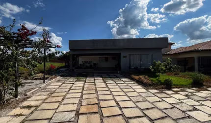 Casa de Condomínio com 4 Quartos e 3 banheiros à Venda, 320 m² por R$ 1.090.000