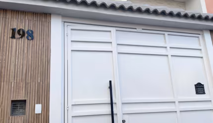 Ótimo sobrado com piscina na Penha