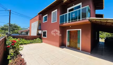 Terreno com duas casas a venda em Canasvieiras