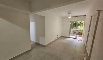 Oportunidade! Excelente localização 2 quartos sol da manhã.
