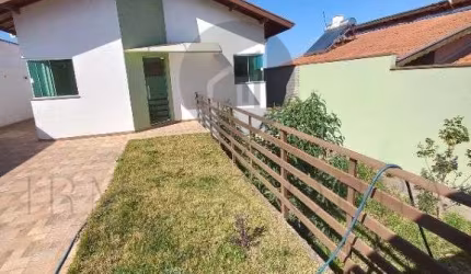 Casa com 3 quartos à venda na Rua Luiza Migot Nicolau, 58, Loteamento Residencial Tiradentes, Poços de Caldas, 69 m2 por R$ 470.000