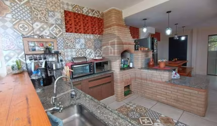 Casa com 3 quartos à venda na Rua Professora Lourdes Mourão, 535, Jardim Centenário, Poços de Caldas, 175 m2 por R$ 640.000