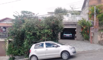 Casa com 2 quartos à venda na Rua Jatobá, 60, Vila Caio Junqueira, Poços de Caldas, 134 m2 por R$ 450.000