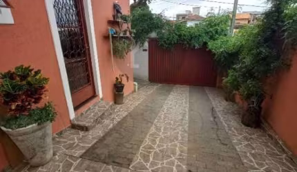 Casa com 3 quartos à venda na Rua Amâncio Mazzaropi, 230, Estância São José, Poços de Caldas, 140 m2 por R$ 450.000