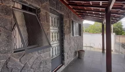 Casa com 2 quartos à venda na Rua Maria Maretti Cruz, 146, Jardim Philadélphia, Poços de Caldas, 140 m2 por R$ 420.000