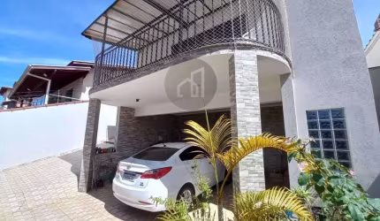 Casa com 3 quartos à venda na Rua Lázaro Ferreira de Souza, 356, Residencial Greenville, Poços de Caldas, 178 m2 por R$ 690.000