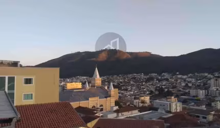 Casa com 4 quartos à venda na Rua Juscelino Barbosa, 561, Nossa Senhora Aparecida, Poços de Caldas, 280 m2 por R$ 775.000
