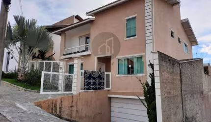 Casa com 3 quartos à venda na Avenida das Quaresmeiras, 340, Residencial Morumbí, Poços de Caldas, 416 m2 por R$ 980.000