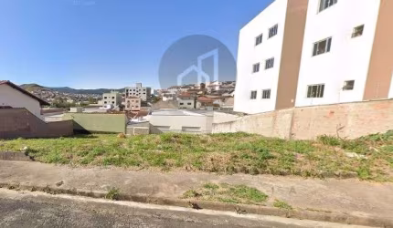 Terreno à venda na Rua Múcio Dias da Silva, 32, Jardim das Azaléias, Poços de Caldas por R$ 350.000