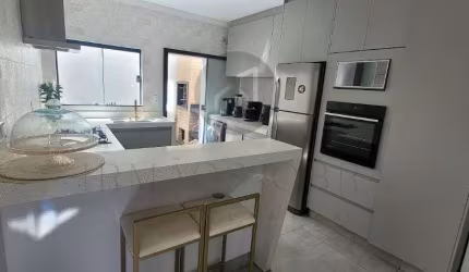 Casa com 3 quartos à venda na Rua Cinco, 10, Jardim Bandeirantes, Poços de Caldas, 162 m2 por R$ 499.999