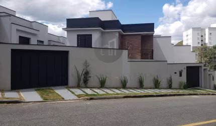 Casa com 3 quartos à venda na Rua Vicente Alves da Silva, 34, Residencial Morumbí, Poços de Caldas, 100 m2 por R$ 580.000