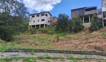 Terreno à venda na Avenida Doutor Rowilson Flora Filho, 800, Loteamento Residencial Tiradentes, Poços de Caldas por R$ 230.000