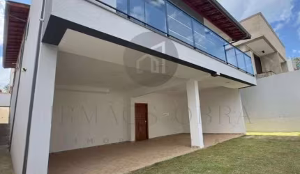 Casa com 3 quartos à venda na Rua Teodomiro Barbosa Filho, 161, Loteamento Residencial Tiradentes, Poços de Caldas, 220 m2 por R$ 550.000