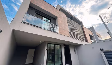 Sobrado com 3 quartos  à venda, 184.21 m2 por R$1350000.00  - Agua Verde - Curitiba/PR