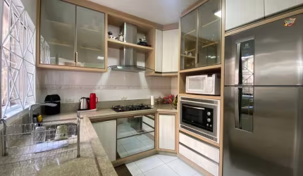 Casa de Condomínio com 3 quartos  à venda, 130.00 m2 por R$597000.00  - Uberaba - Curitiba/PR
