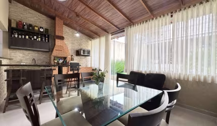 Sobrado com 3 quartos  à venda, 130.00 m2 por R$649000.00  - Alto Taruma - Pinhais/PR