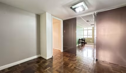 Sala Comercial à venda, 50.10 m2 por R$280000.00  - Centro - Curitiba/PR