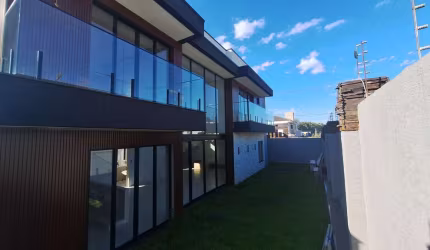 Casa de Condomínio com 4 quartos  à venda, 255.00 m2 por R$2550000.00  - Umbara - Curitiba/PR