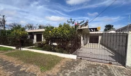 Casa com 4 quartos  para alugar, 120.00 m2 por R$3900.00  - Hauer - Curitiba/PR