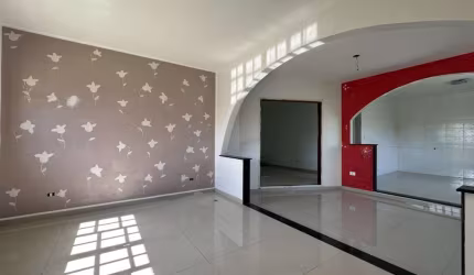 Casa com 4 quartos  para alugar, 132.47 m2 por R$3500.00  - Xaxim - Curitiba/PR
