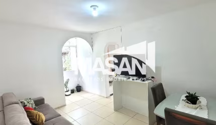 Apartamento 2 Quartos, Armários, Dependência, Condomínio com Portaria 24h!